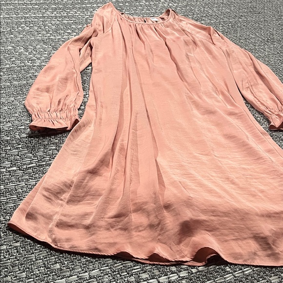 Old Navy | Lightweight Quarter Sleeve Peach Dress - Picture 2 of 16